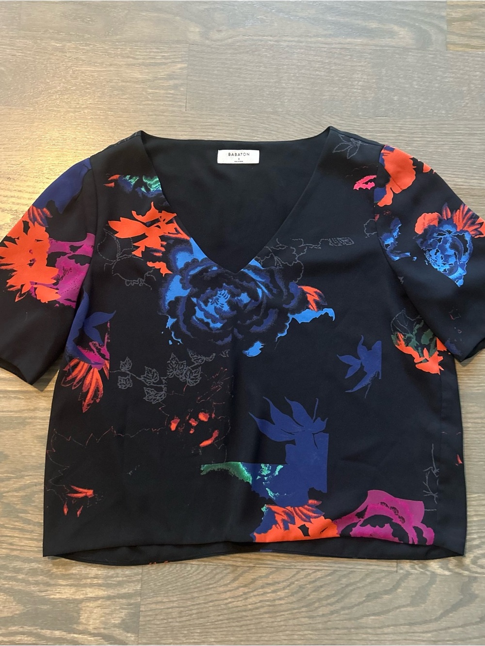 Babaton Randy V neck cropped blouse size S